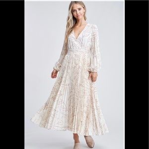 En Saison Floral Long Sleeve pleated Dress